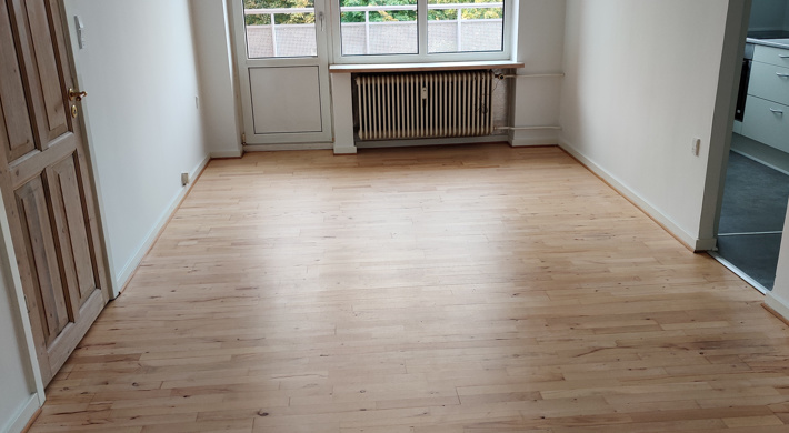 Nyrenoveret lejlighed med store altaner