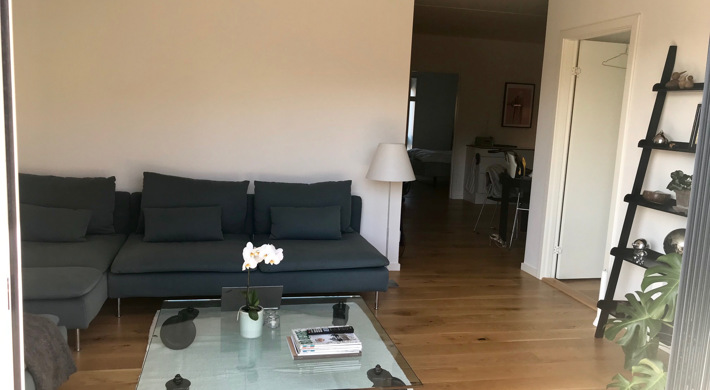 Unfurnished 4 room apartment in a 1 year old building. Super central. Close to metro