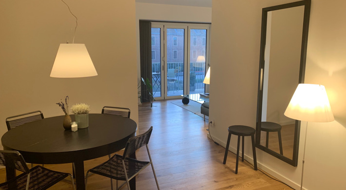 Unfurnished 4 room apartment in a 1 year old building. Super central. Close to metro