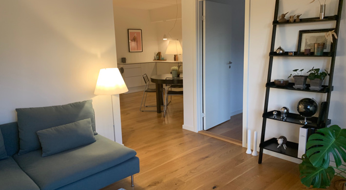Unfurnished 4 room apartment in a 1 year old building. Super central. Close to metro